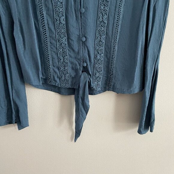 Tracy Evans Limited Wmn XS Blue Embroidered Tie/Button Front L/Sleeve Blouse NWT - Picture 2 of 12